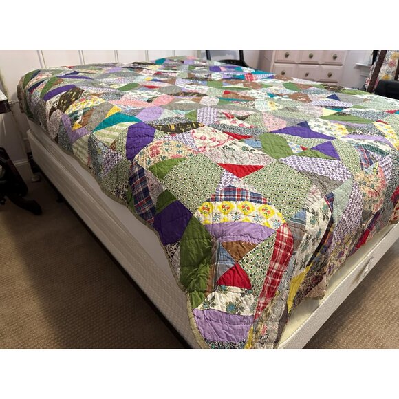 1930s 1940s quilt with feedsack fabrics hand pieced and quilted 71” x 82” - Picture 2 of 10